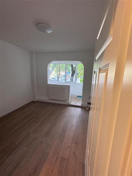 Apartament cu 4 camere decomandat în Tineretului