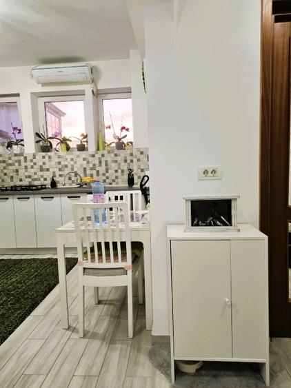 Apartament cu 2 camere decomandat, mobilat în Central