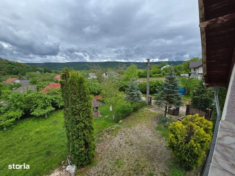 Casă cu 4 camere cu Teren 1210 Mp în Coșești