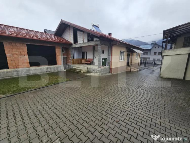 Casă cu 5 camere cu Teren 4381 Mp în Central