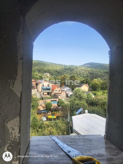 Casă individuală cu 5 camere cu Canalizare în Hunedoara