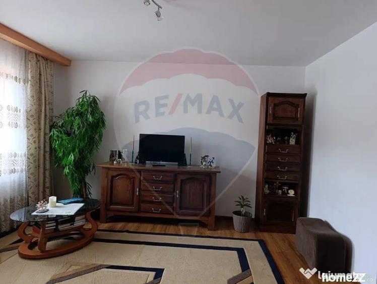 Casă cu 5 camere cu Teren 343 Mp în Central