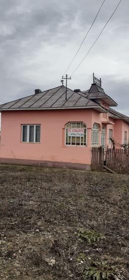 Casă cu 3 camere în Bărăști
