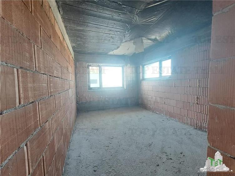 Casă individuală cu 6 camere cu Teren 1000 Mp în Corbeanca