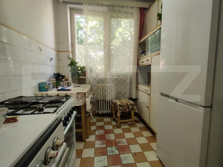 Apartament cu 3 camere semidecomandat, mobilat în Rogerius