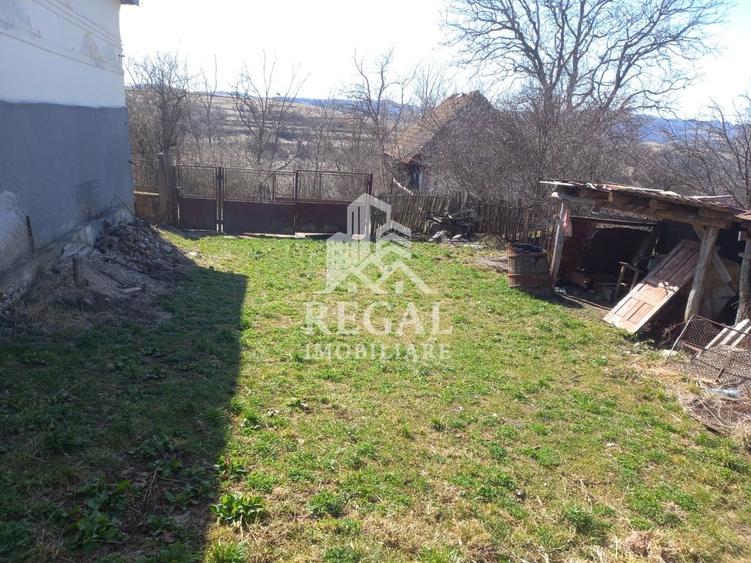 Casă individuală cu 6 camere cu Canalizare în Cerișor