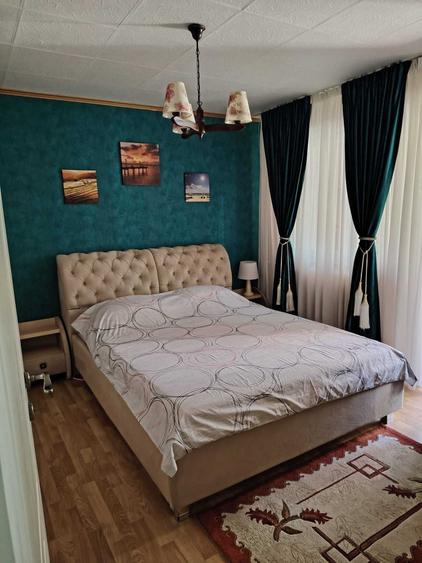 Apartament cu 3 camere decomandat în Alexandriei