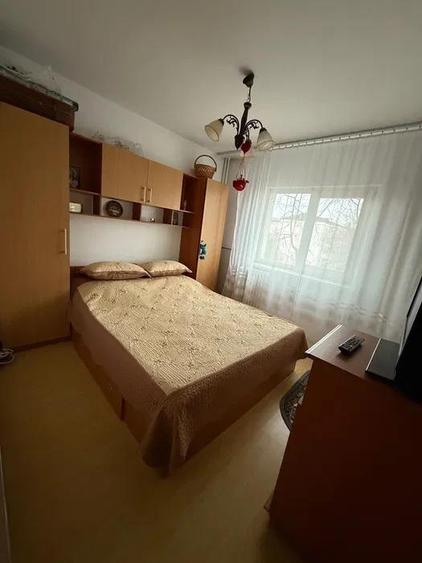 Apartament cu 2 camere decomandat, mobilat în Podul de Fier