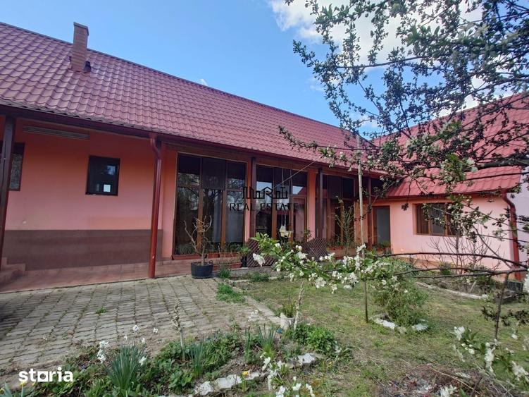 Casă cu 5 camere cu Teren 1440 Mp în Brazii