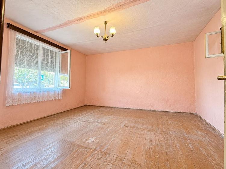 Casă individuală cu 3 camere cu Canalizare în Central