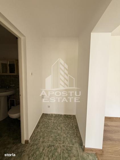 Apartament cu 3 camere semidecomandat în Tipografilor