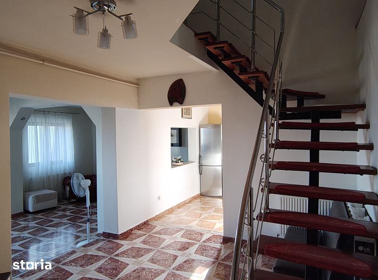Apartament cu 5 camere decomandat în Vasile Aaron