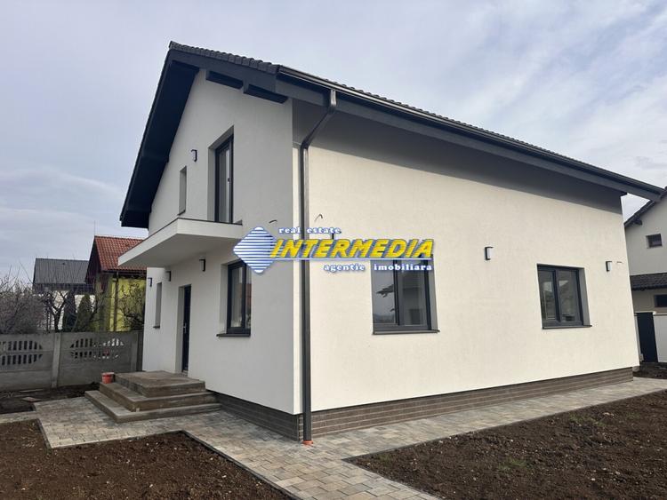 Casă individuală cu 4 camere cu Teren 361 Mp în Micești