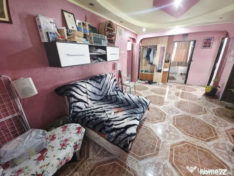 Apartament cu 4 camere decomandat în Mărăței