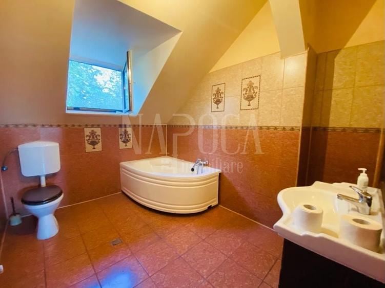 Casă individuală cu 13 camere cu Canalizare în Gruia