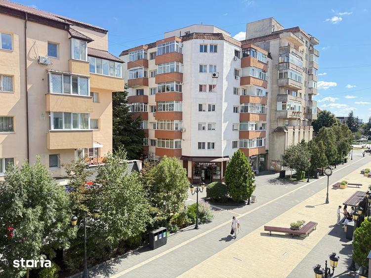 Apartament cu 3 camere decomandat în Central