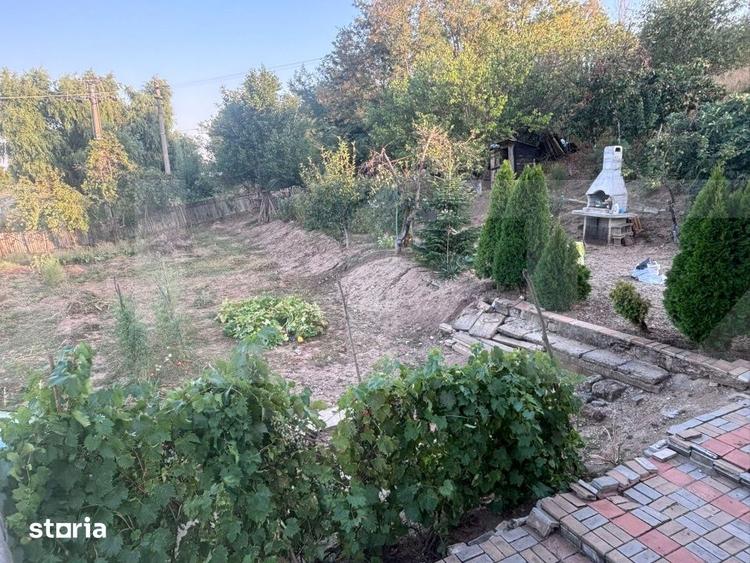 Casă cu 2 camere cu Teren 2000 Mp în Central