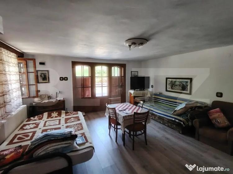Casă cu 5 camere cu Teren 226 Mp în Sovata