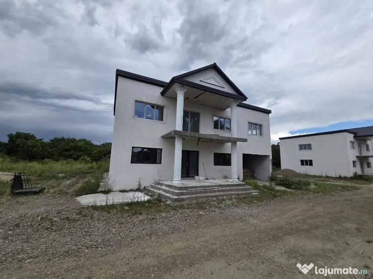 Casă cu 6 camere cu Teren 615 Mp în Vernești