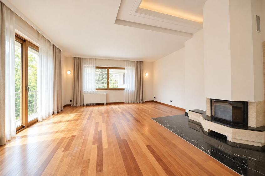 Apartament cu 5 camere decomandat în Primăverii