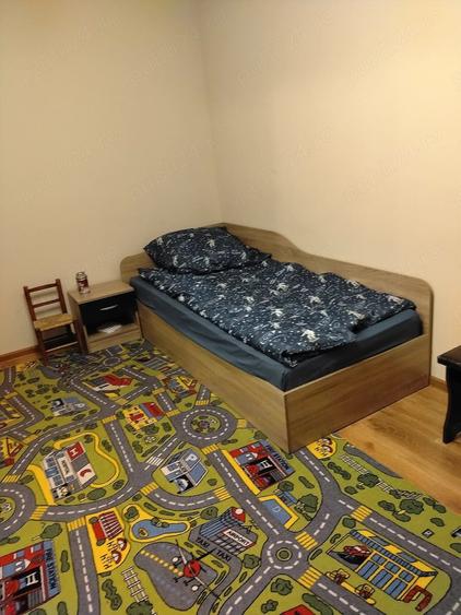Apartament cu 3 camere semidecomandat în Florești