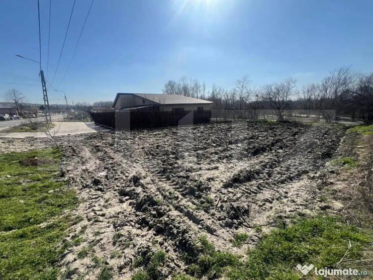 Teren intravilan 351 mp, stradal, zona Izvor - 4