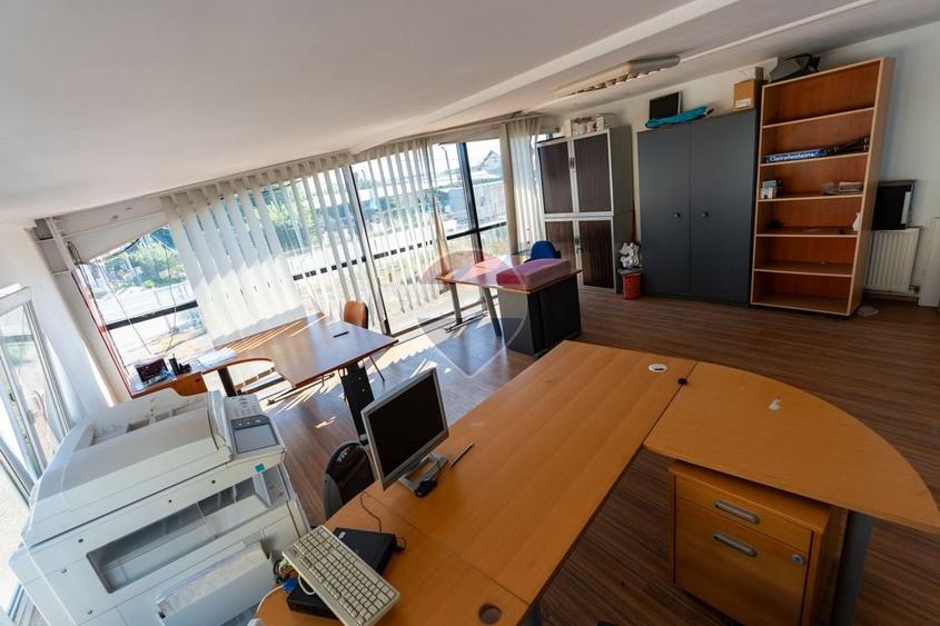 Spațiu comercial, de 260 mp, în Cristur