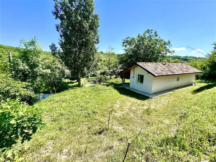 Casă individuală cu 2 camere cu Teren 1000 Mp în Probota