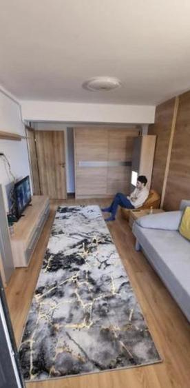 Garsonieră decomandată în Apărătorii Patriei