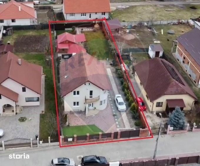Casă cu 5 camere cu Teren 999 Mp în Central