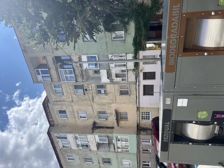 Garsonieră decomandată în Coman