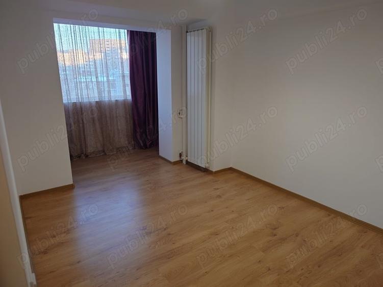 Apartament cu 4 camere decomandat în Libertății