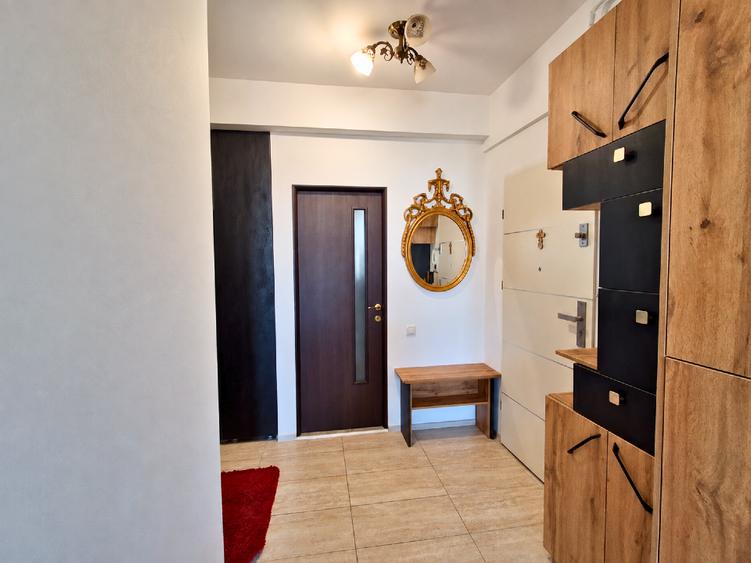 Apartament cu 3 camere semidecomandat în Florești