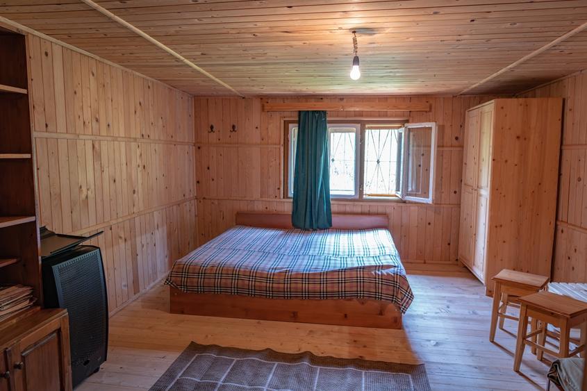 Casă individuală cu 14 camere cu Teren 2700 Mp în Brusturoasa