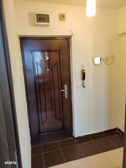 Apartament cu 2 camere decomandat în Olteniței