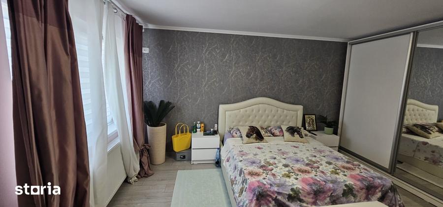 Casă cu 5 camere cu Teren 200 Mp în Central