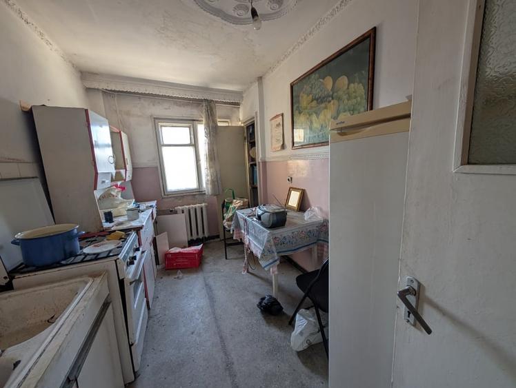 Apartament cu 3 camere decomandat în Republicii
