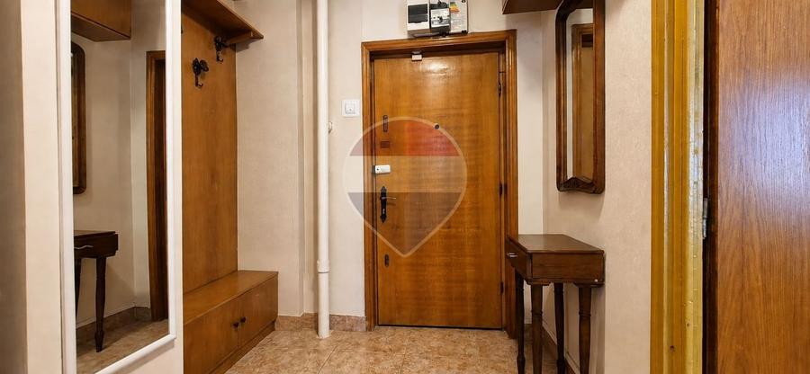 Apartament cu 2 camere semidecomandat, mobilat în Ultracentral
