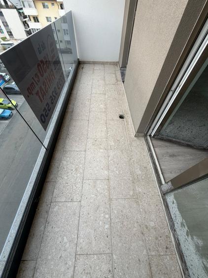 Apartament cu 3 camere semidecomandat în Florești