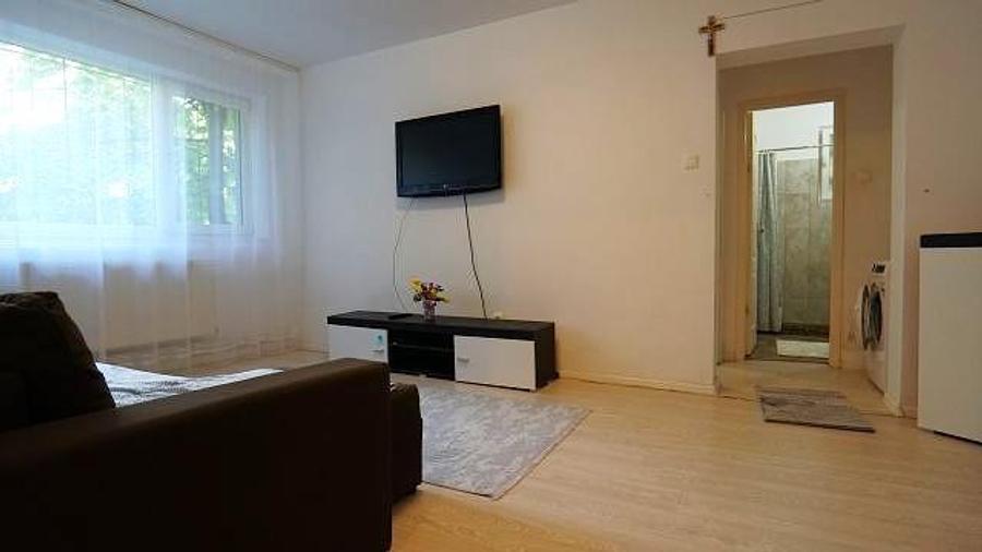 Apartament cu 2 camere semidecomandat în Aleea Trandafirilor