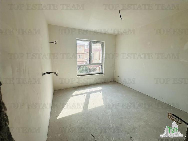 Duplex cu 5 camere cu Canalizare în Roșu