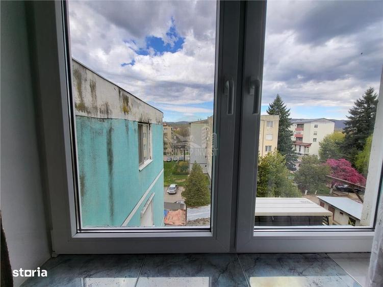 Apartament cu 2 camere semidecomandat, mobilat în Central