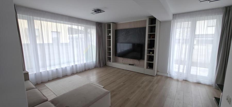 Casă individuală cu 4 camere cu Canalizare în Tunari