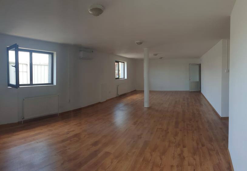 Birou, de 75 mp, în Podul de Piatră