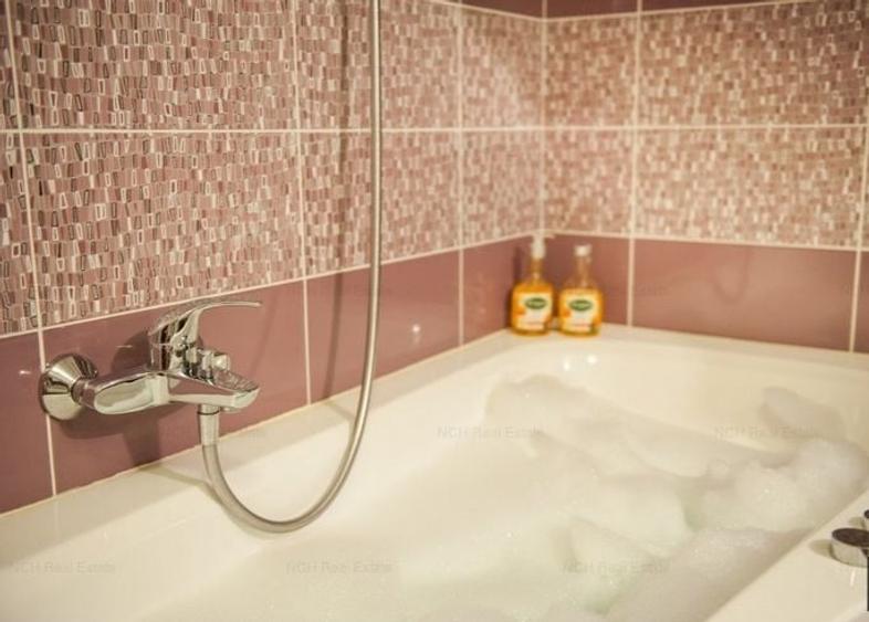 Apartament cu 4 camere decomandat, mobilat în Central
