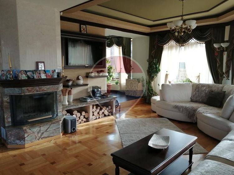 Casă individuală cu 9 camere cu Teren 1365 Mp în Valea Doftanei