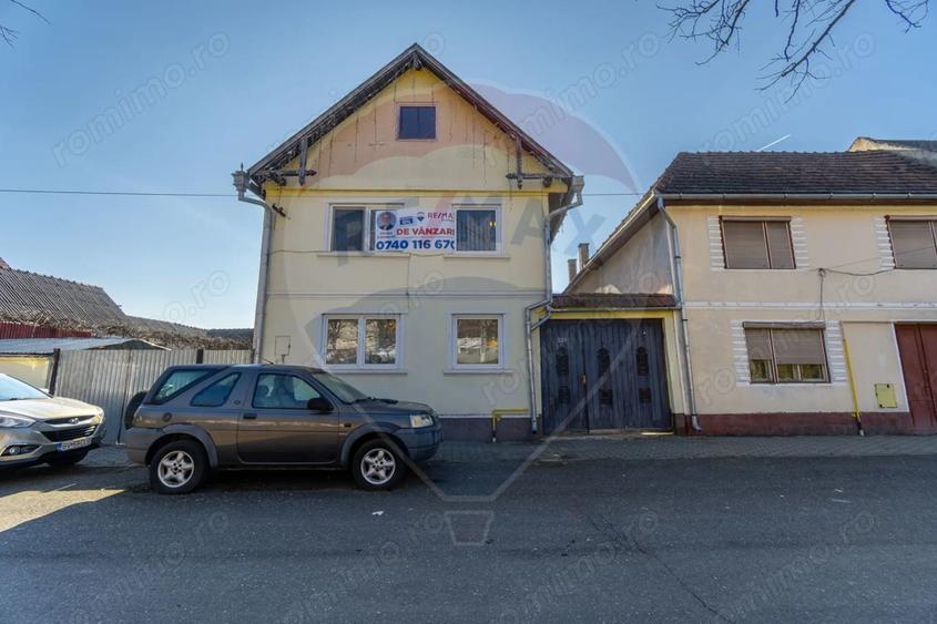 Casă cu 5 camere cu Teren 904 Mp în Sud