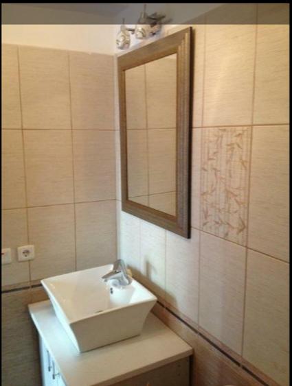 Casă cu 8 camere cu Teren 240 Mp în Universitate
