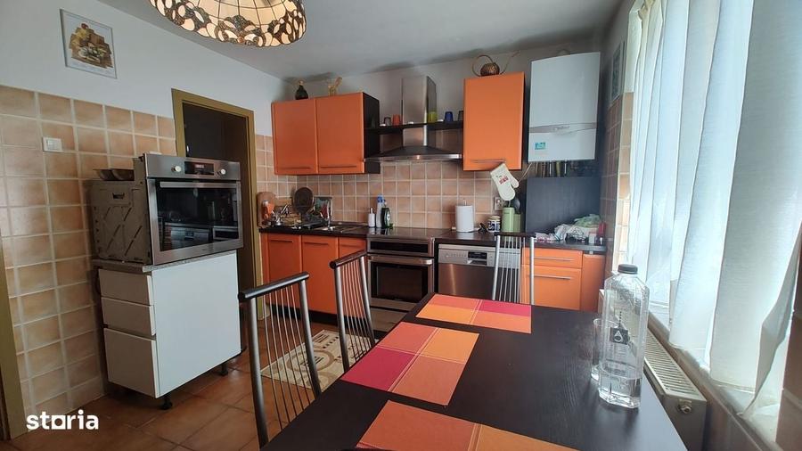 Casă cu 4 camere în Băcia