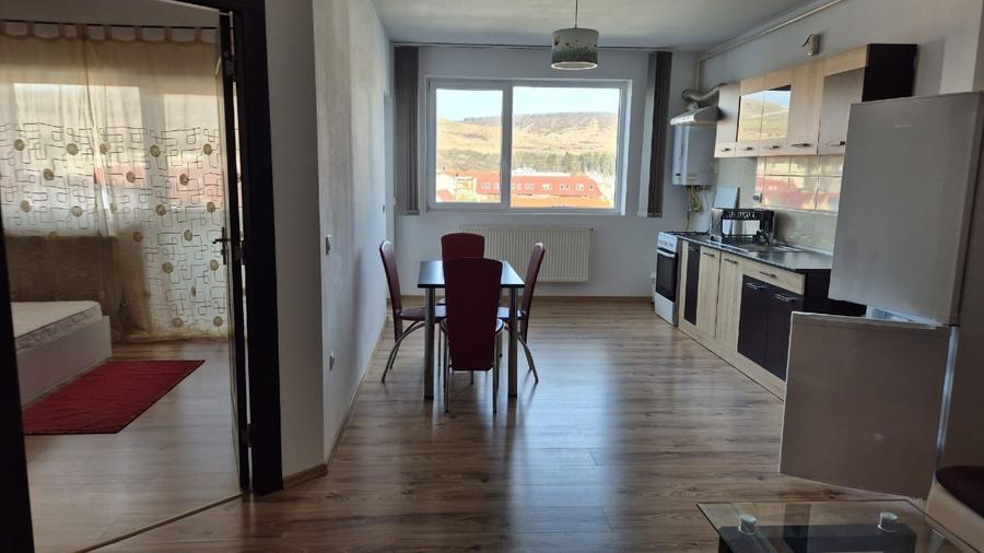 Apartament cu 2 camere semidecomandat, mobilat în Florești